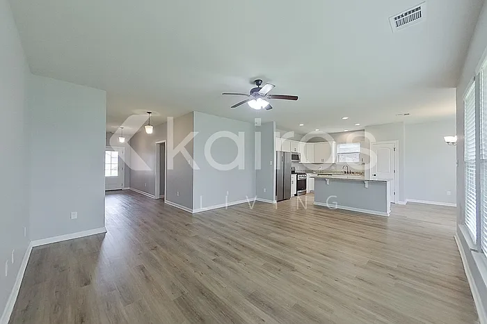 4 bed, 2.0 bath, 1858 sqft, $2,185 — Photo 3