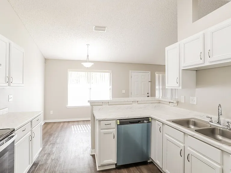 1399 Guardian Dr — Photo 8
