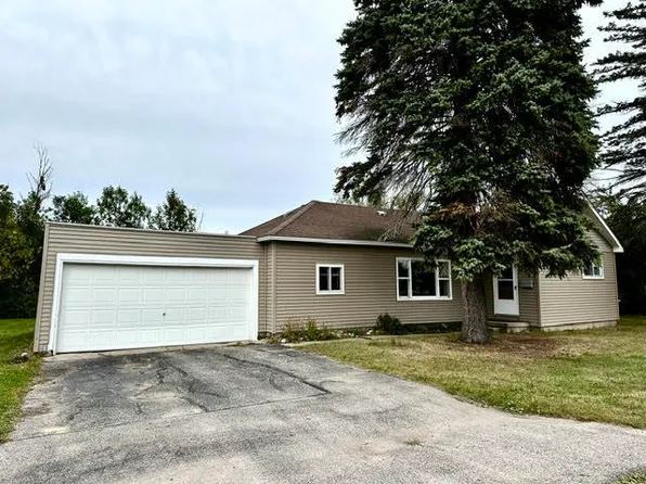950 Locust St, Cheboygan, MI 49721
