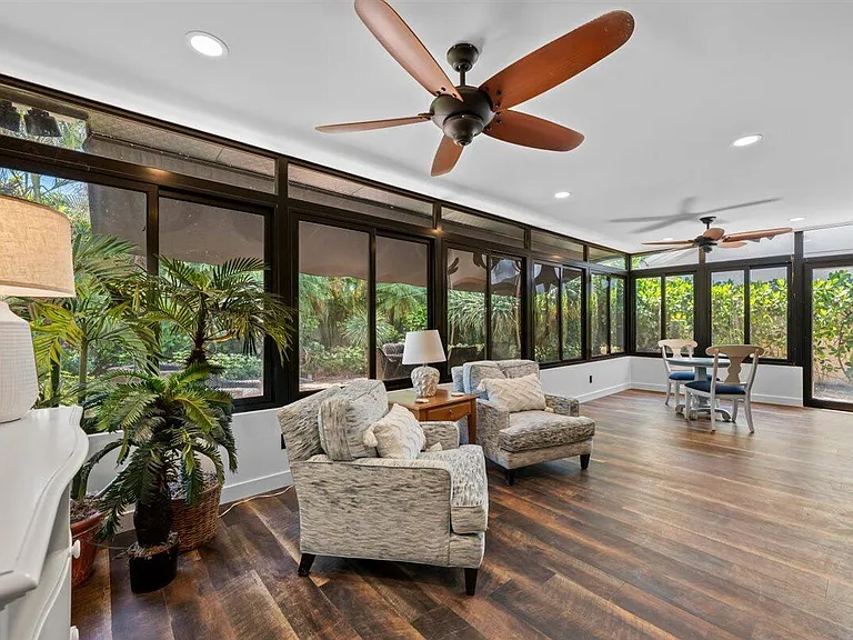 109 Seashore Dr — Photo 14