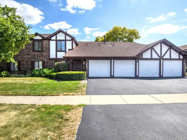 861 Cross Creek Dr N, Roselle, IL 60172