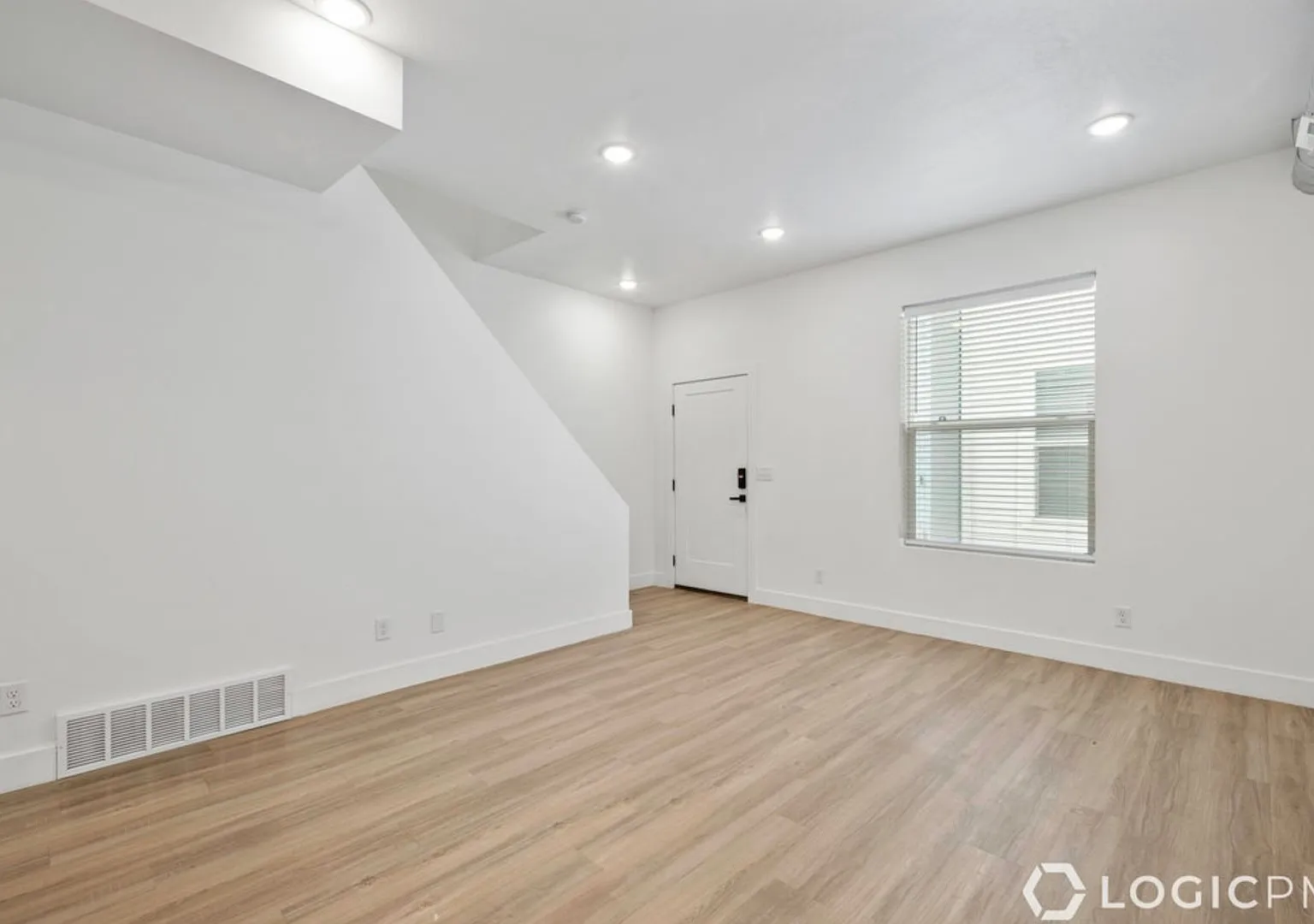 2 Bed / 1.5 Bath Townhome for Rent in Salt Lake City, UT — Photo 4