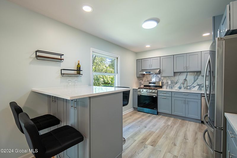 4th image of 42 Marriner Avenue