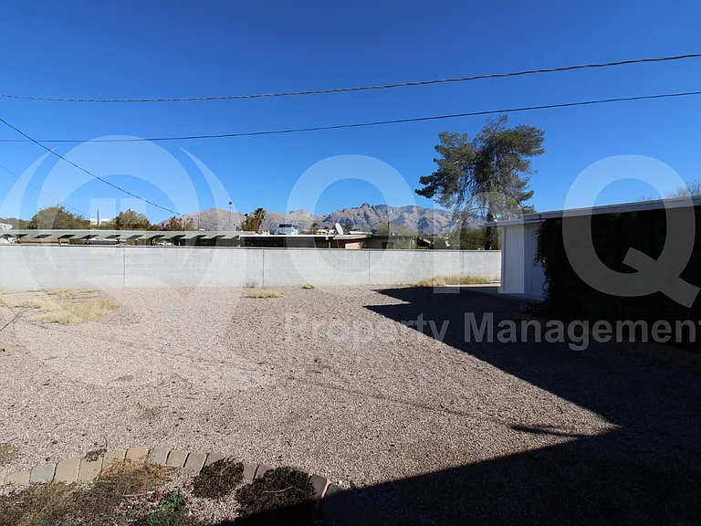 4741 N Fontana Ave — Photo 17