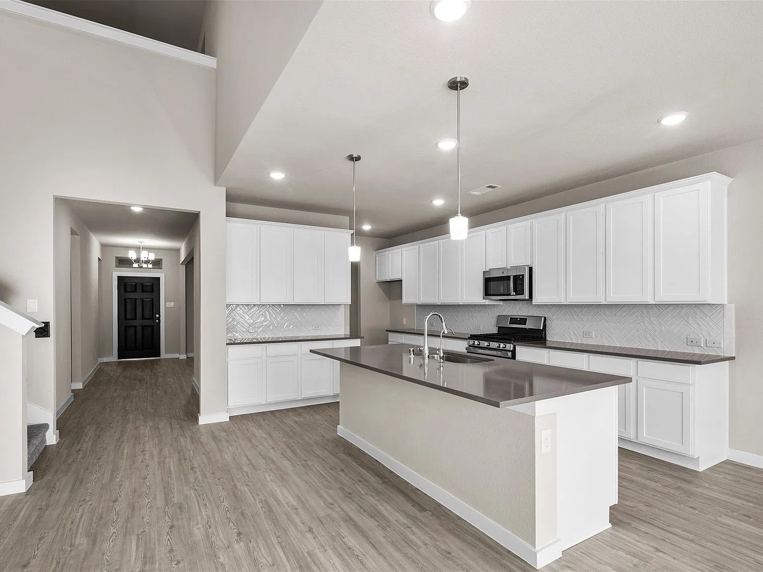 4 bed, 3.5 bath, 3138 sqft, $3,500 — Photo 3
