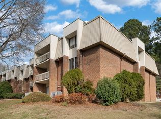 500 Umstead Dr #202B, Chapel Hill, NC 27516