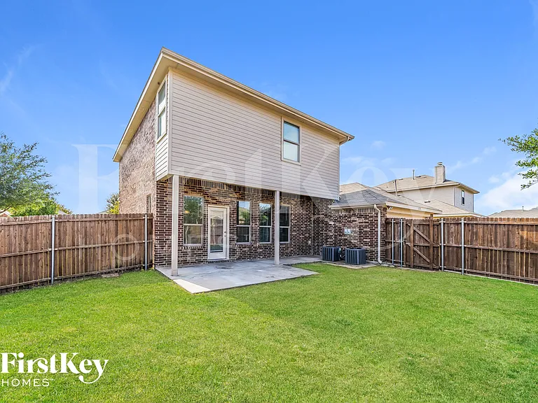 1215 Jessie Ln — Photo 15