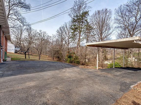 5th image of 335 Highland View Dr