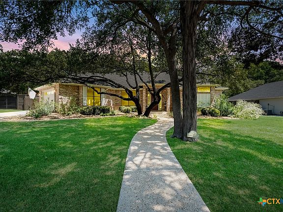 2nd image of 928 Mission Hills Dr