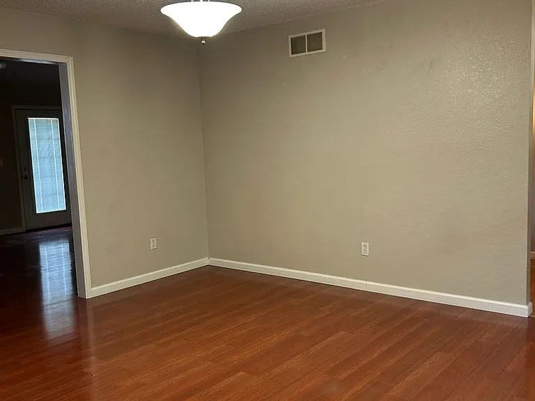 1456 Kingsley Dr — Photo 6
