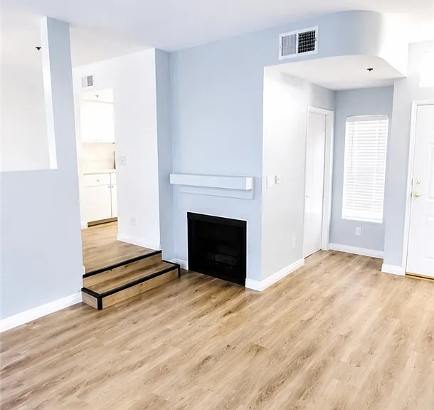 7900 Woodman Ave #105 — Photo 14