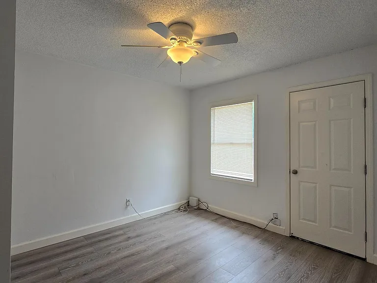 102 Laurel St — Photo 13