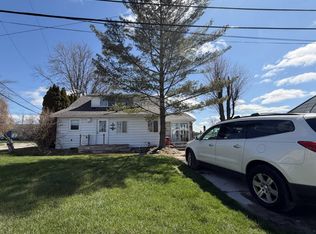 7861 Wagner Ln, Fair Haven, MI 48023