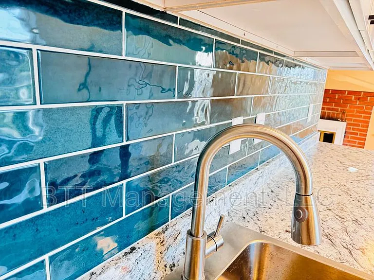 908 Hudson Ave #6 — Photo 19