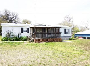22819 Shady Forest Dr, Elmendorf, TX 78112