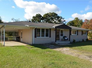 284 Sandclay Rd, Spring Lake, NC 28390