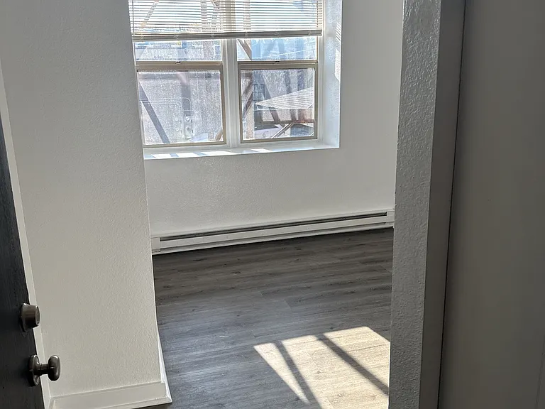 Elks Apartments — Photo 11