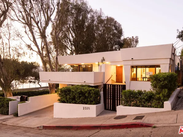 2371 Cove Ave, Los Angeles, CA 90039