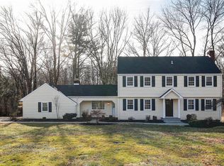 8 Bayberry Rd, Hopewell, NJ 08540