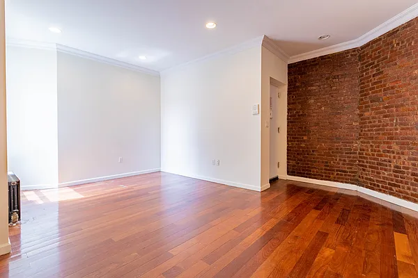 Rented by Bond New York | media 22