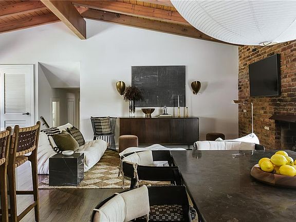 2nd image of 2265 Tanglewood Cir NE