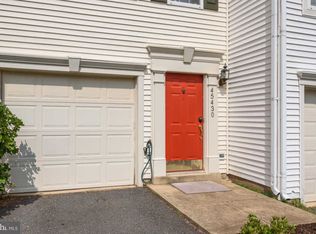 45430 Clarkes Crossing Sq, Sterling, VA 20164