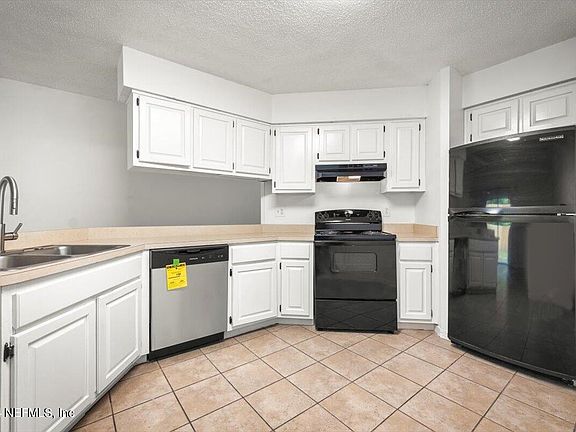 5th image of 4547 MELISSA Court W