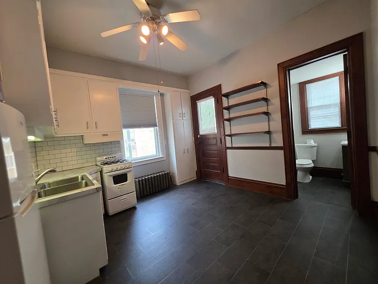 226 College Ave NE #2 — Photo 5