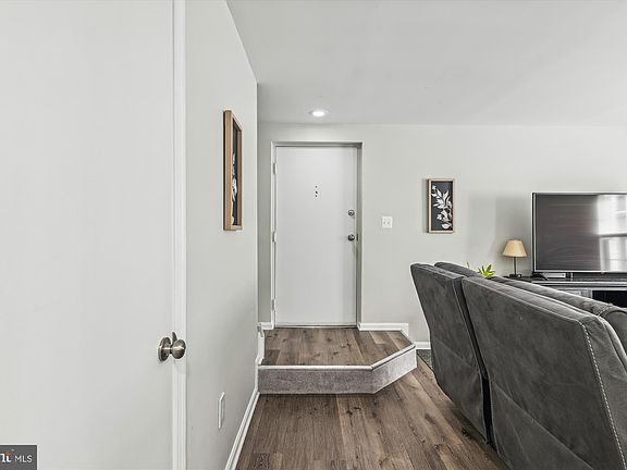 2nd image of 1420 Greendale Ct #2