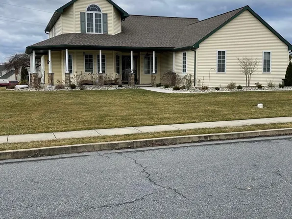 118 Meadowcrest Ln, Douglassville, PA 19518