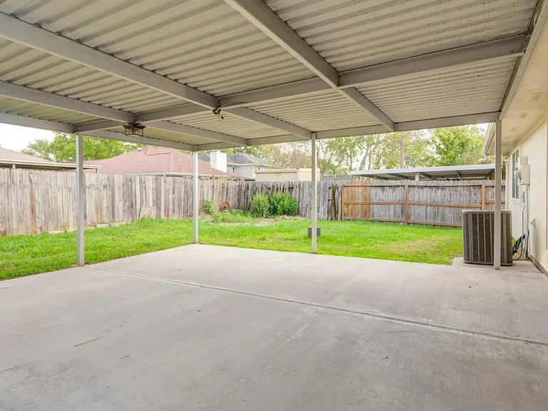 17050 Clan Macintosh Dr — Photo 25