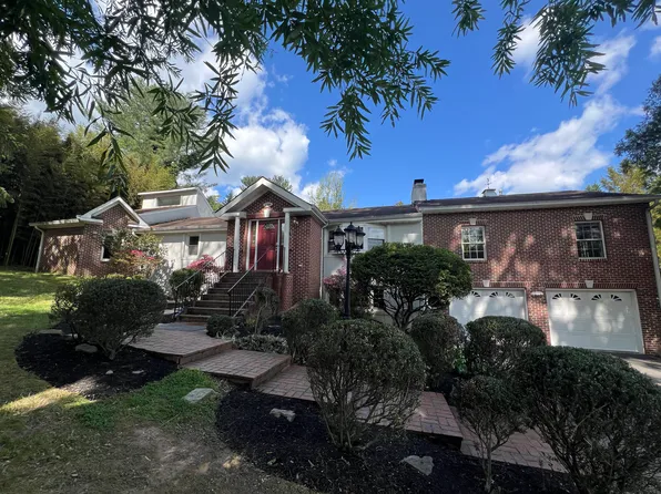 1300 Lyons St, Great Falls, VA 22066