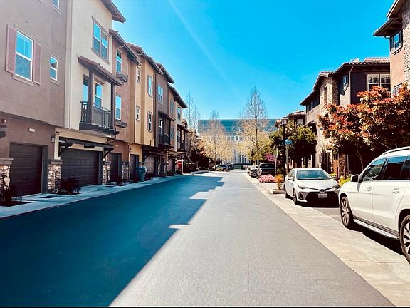 3rd image of 479 Calabria Pl