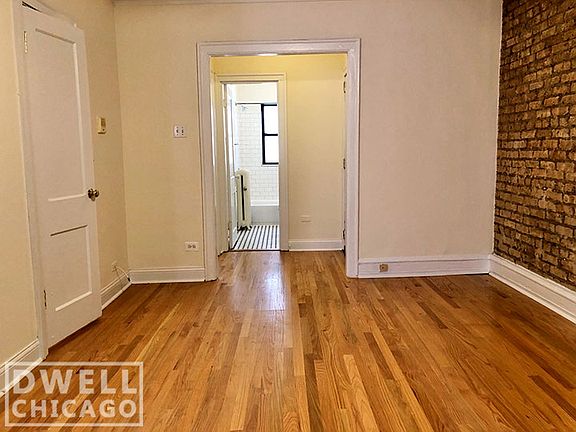 4th image of 930 W Oakdale Ave #932-3N