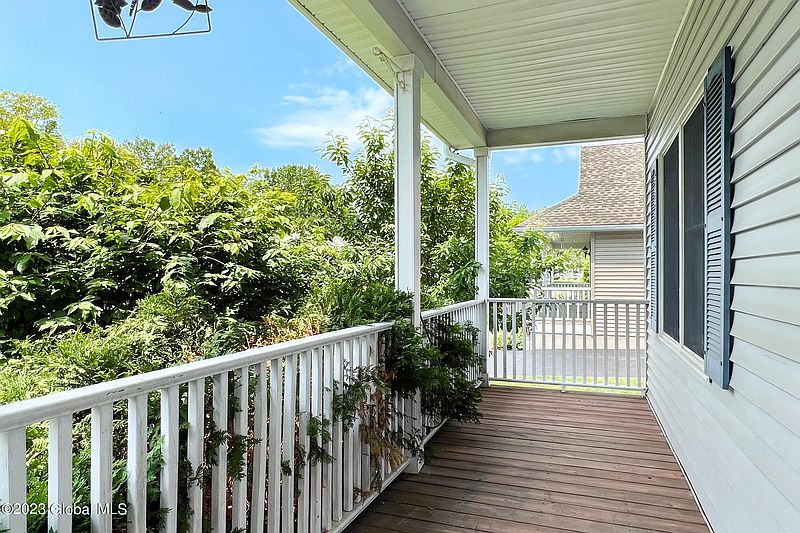 3rd image of 26 Victoria Way