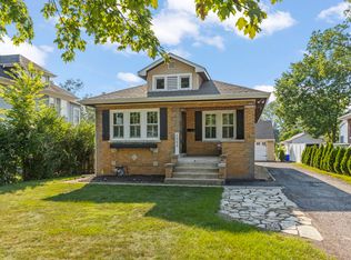 1002 N President St, Wheaton, IL 60187