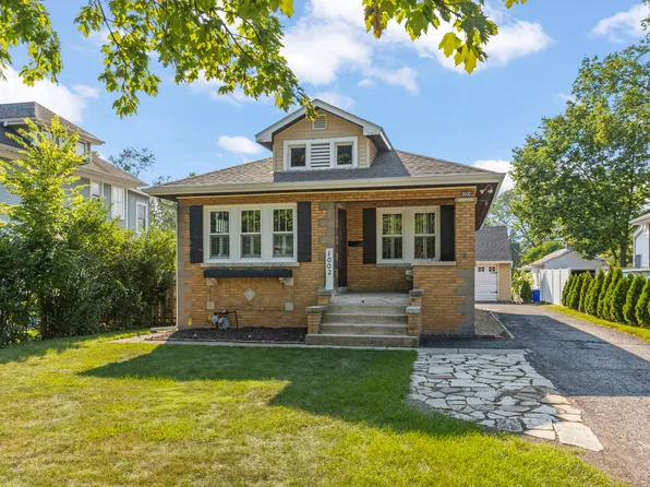 1002 N President St, Wheaton, IL 60187