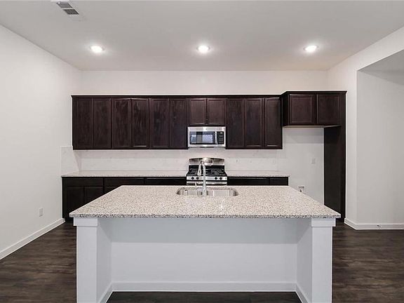 2nd image of 1372 Greenbelt Dr