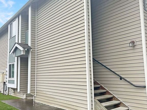3rd image of 4848 W Powell Blvd Unit 201