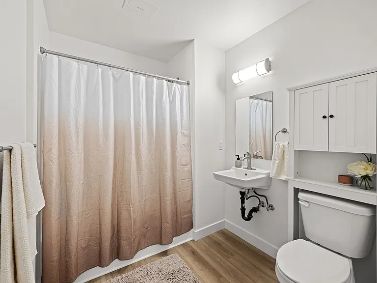 4347 Woodlawn Ave — Photo 15