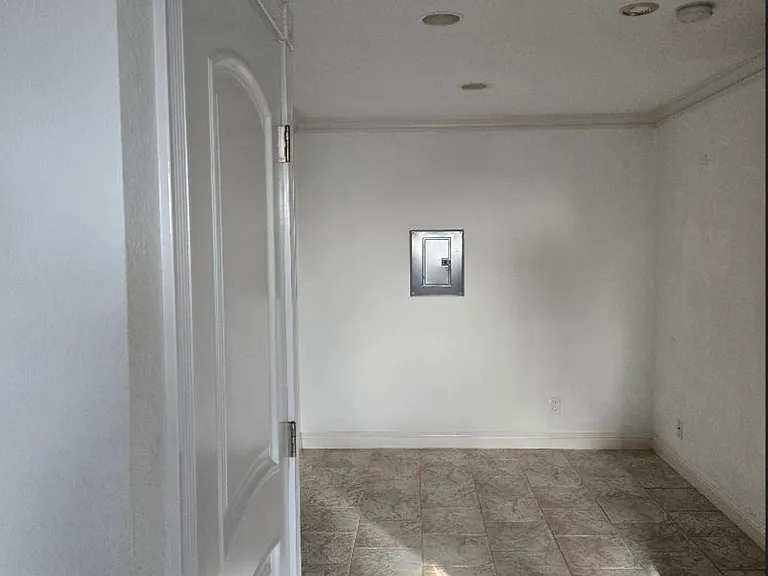 1551 Regency Ct — Photo 15