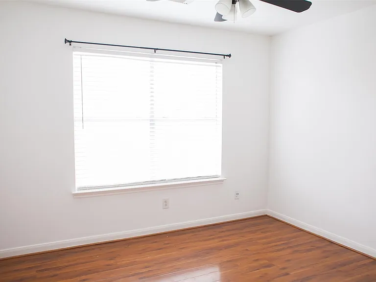 8910 Sage Place Dr — Photo 16