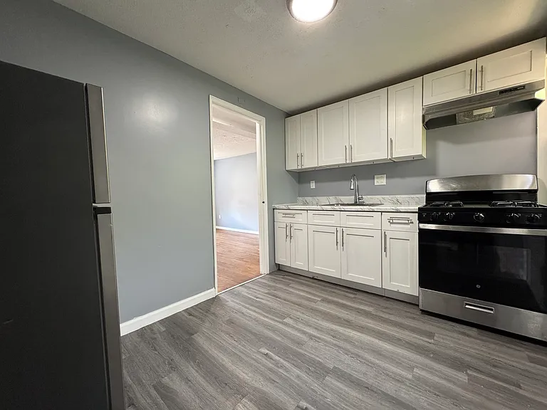 936-06 Wethersfield Ave #C6 — Photo 6