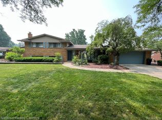 34275 Munger Dr, Livonia, MI 48154