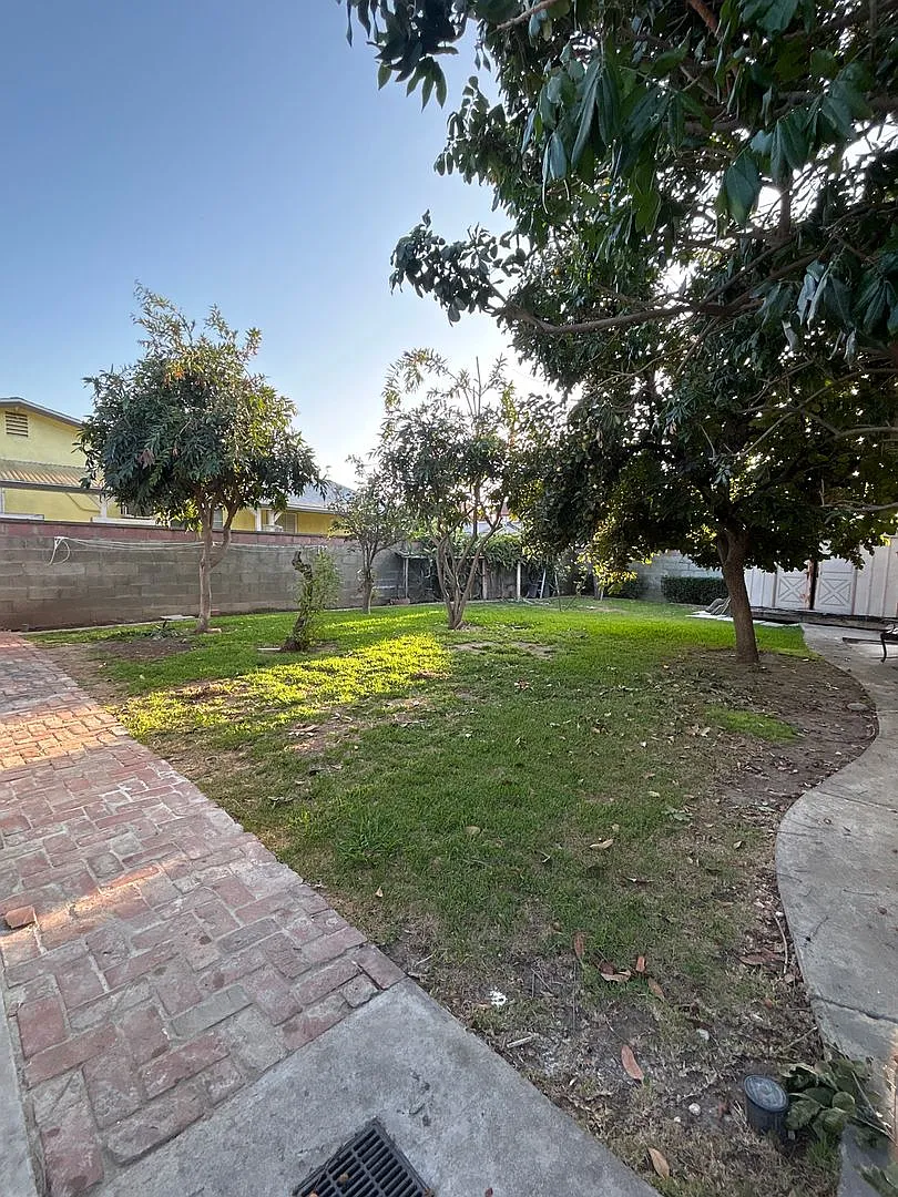 Spacious 3-bedroom Single House for Rent in Rosemead in Quiet Neighborhood — Photo 1