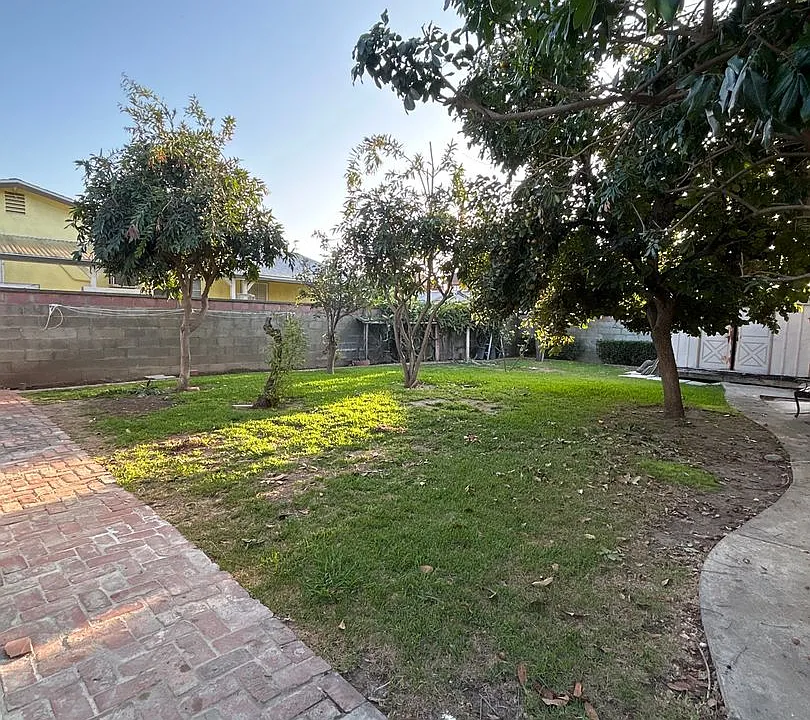 7549 3/4 Garvalia Ave