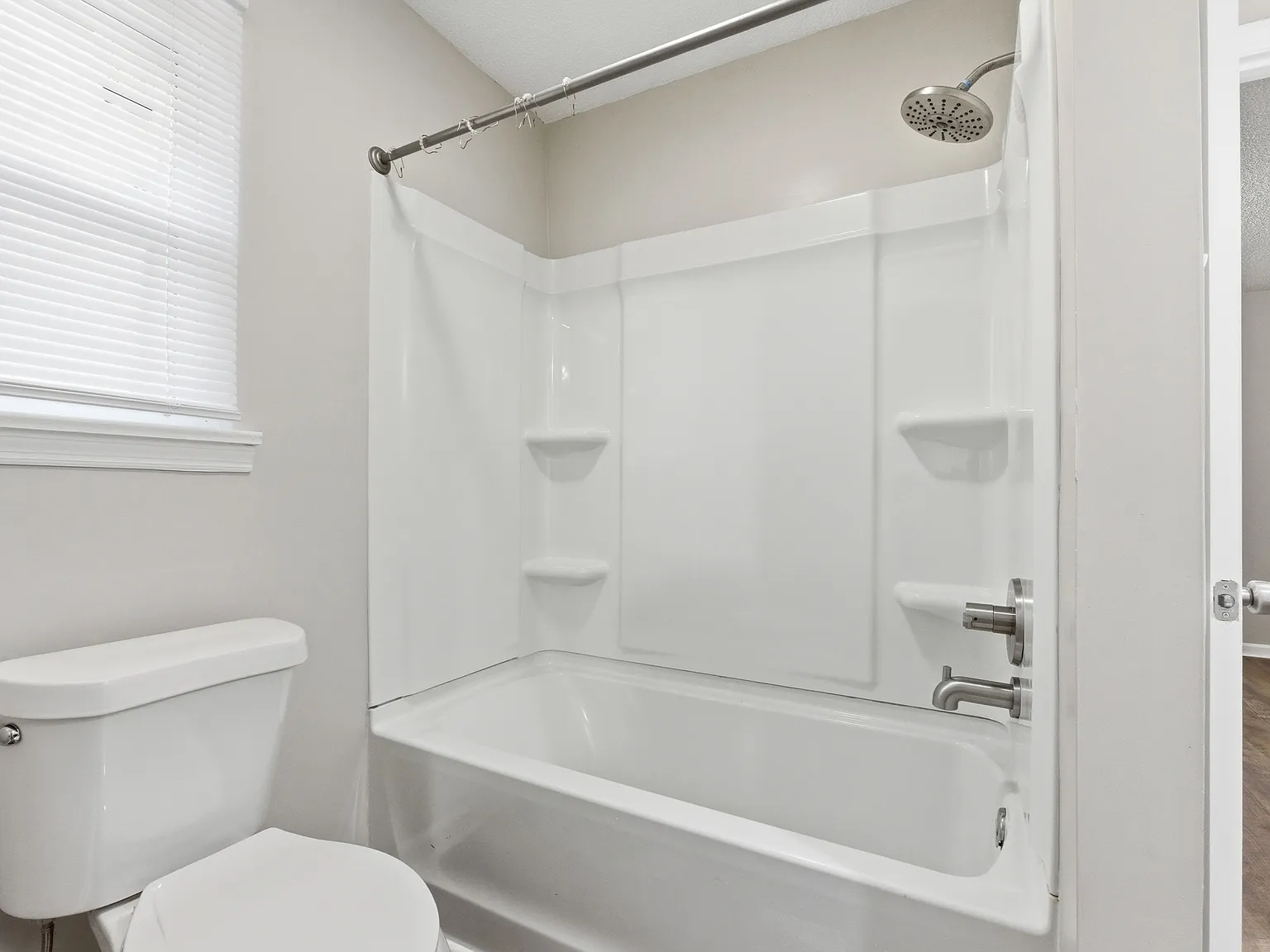 2 bed, 1.5 bath, 1020 sqft, $1,375 — Photo 3