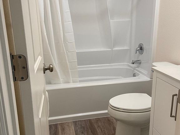 5th image of 2201 Henderson Dr