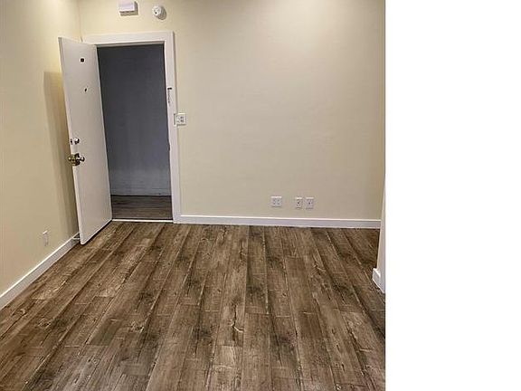 3rd image of 1103 W 64th St #104
