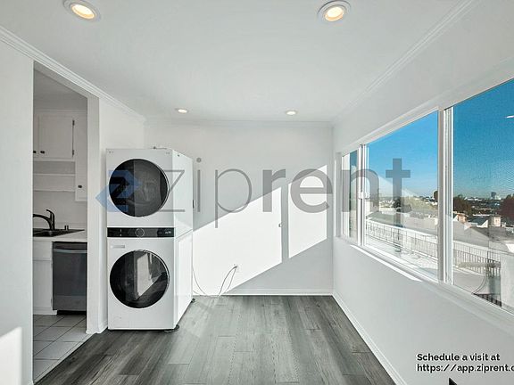 5th image of 960 Larrabee St APT 325